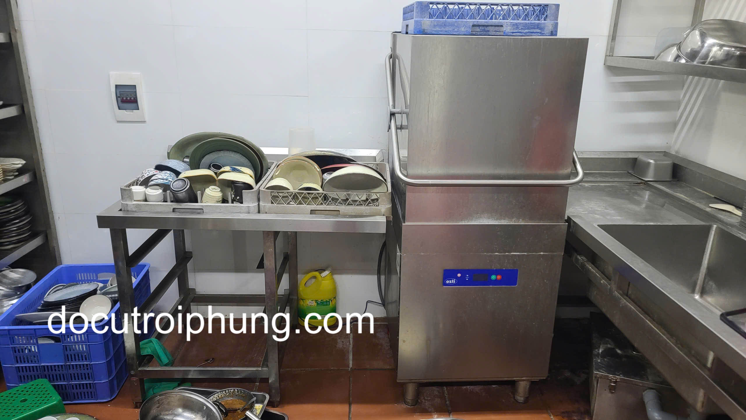 Máy rửa bát công nghiệp